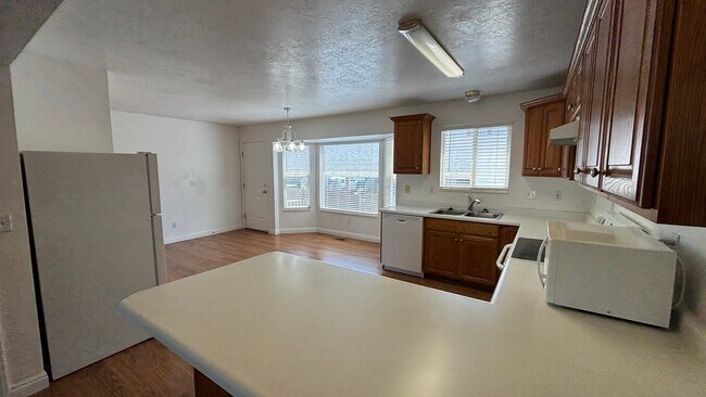 Foto del edificio - 629 W 40 N St