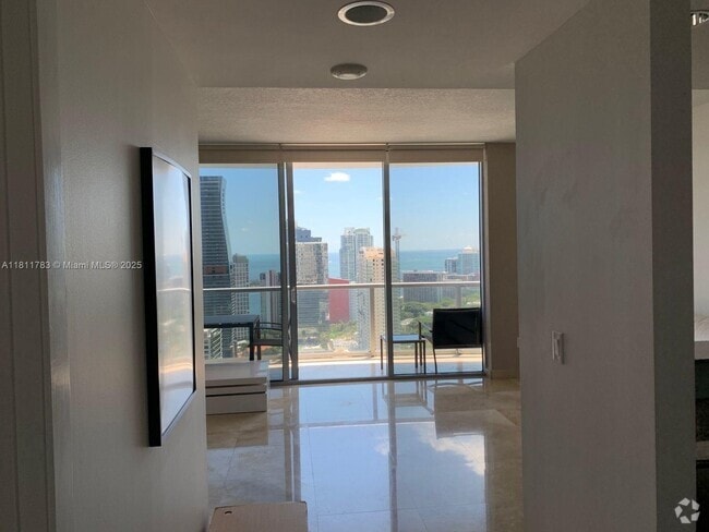 Building Photo - 1060 Brickell Ave
