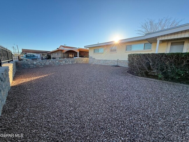 Foto del edificio - 10180 Saigon Dr