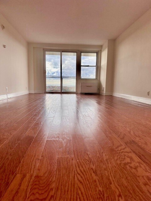 LIVING ROOM - 2625 Park Ave