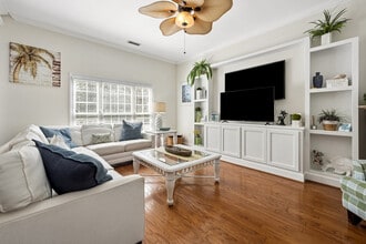 Building Photo - 40 Collins Meadow Dr