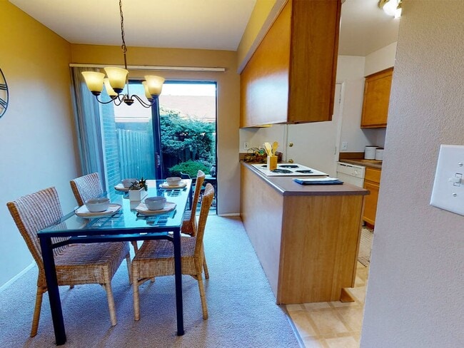 Dining Area - Fairlane East
