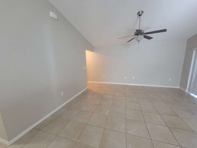 Foto del edificio - 4907 Summerfield Cir