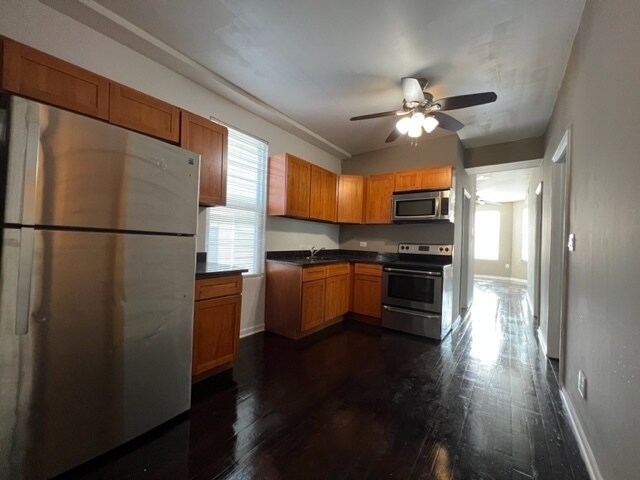 Building Photo - 2835 N Ridgeway Ave