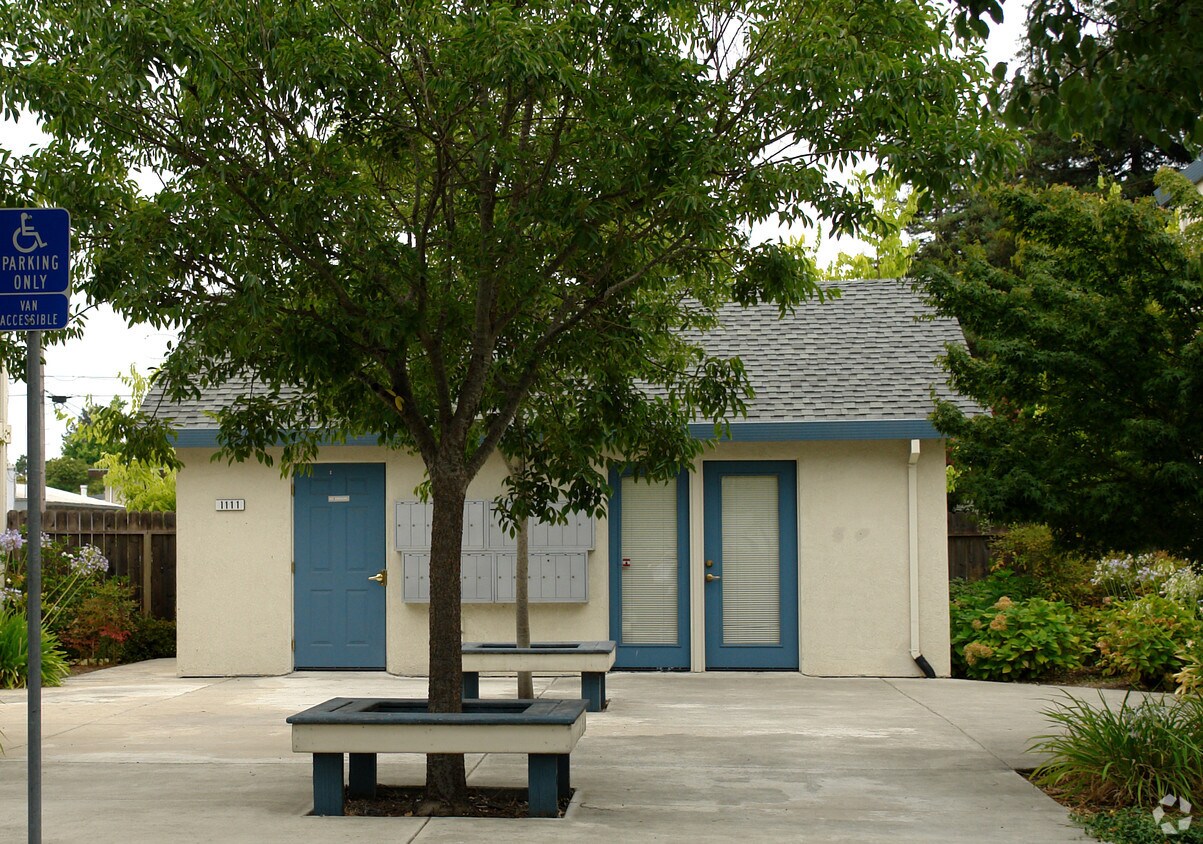 Primary Photo - 1111 14th St