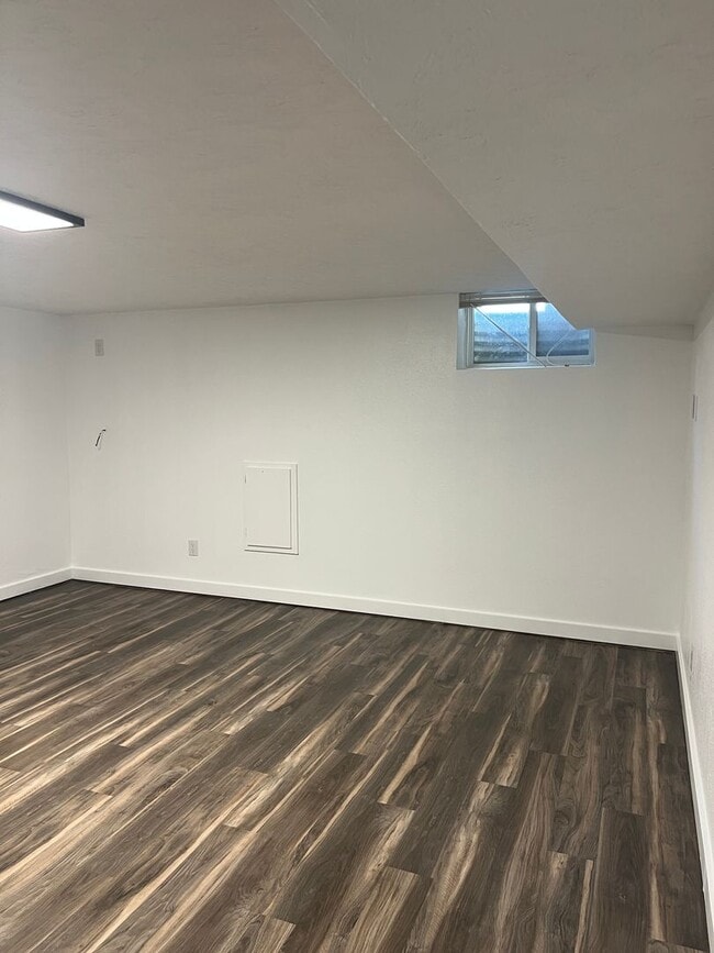 Building Photo - D323AB