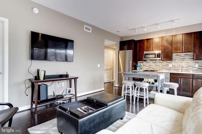 Foto del edificio - 1320 Fenwick Ln
