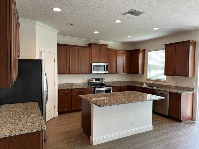 Building Photo - 7570 Lake Albert Dr