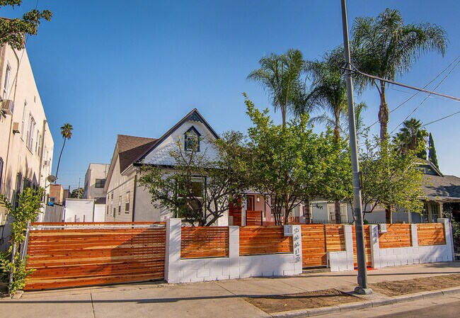 Foto del edificio - 566 N St Louis St