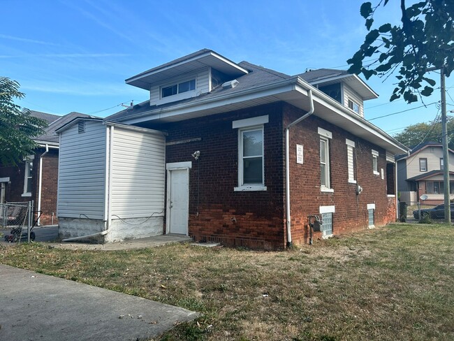 Building Photo - 1023 Chittenden Ave