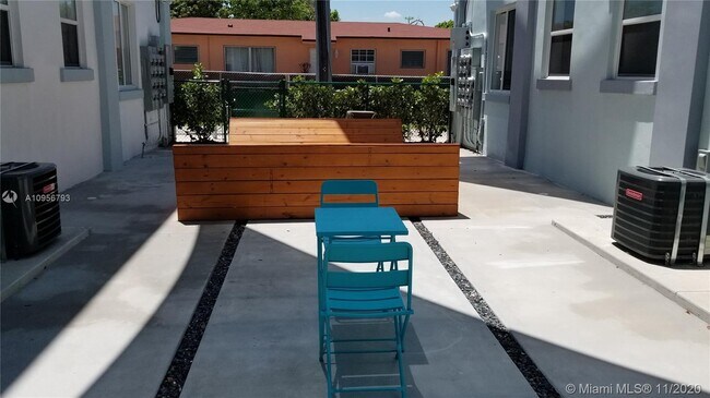 Foto del edificio - 1814 SW 22nd Ave