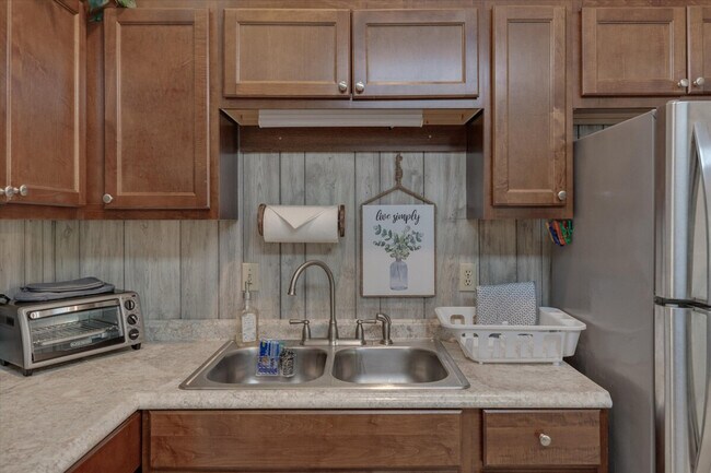 Foto del edificio - 4225 Meadowbrook Rd