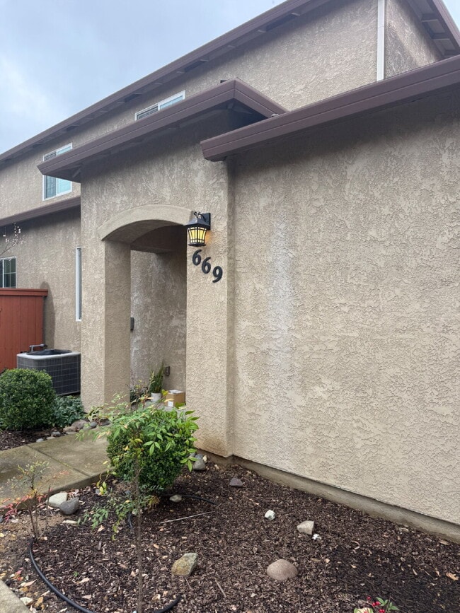 Building Photo - 669 Mission De Oro Dr