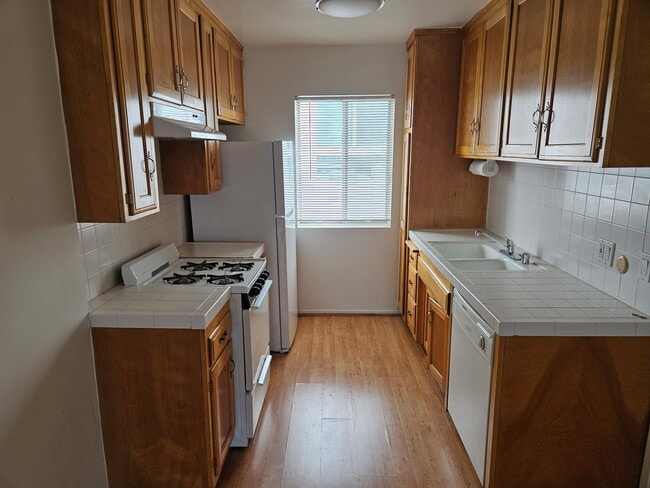 Kitchen - 3622 Dunn Dr