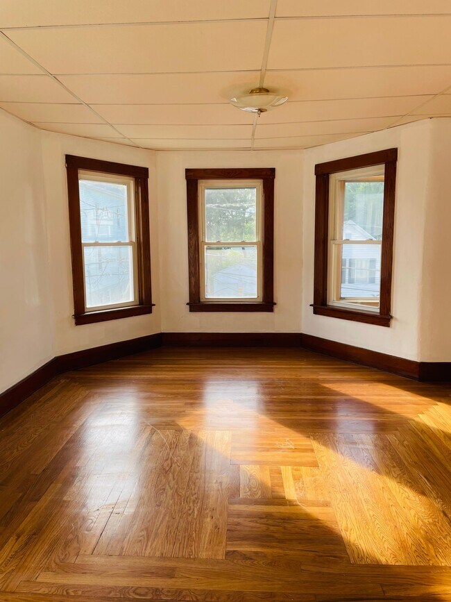 Building Photo - 51 Elm St