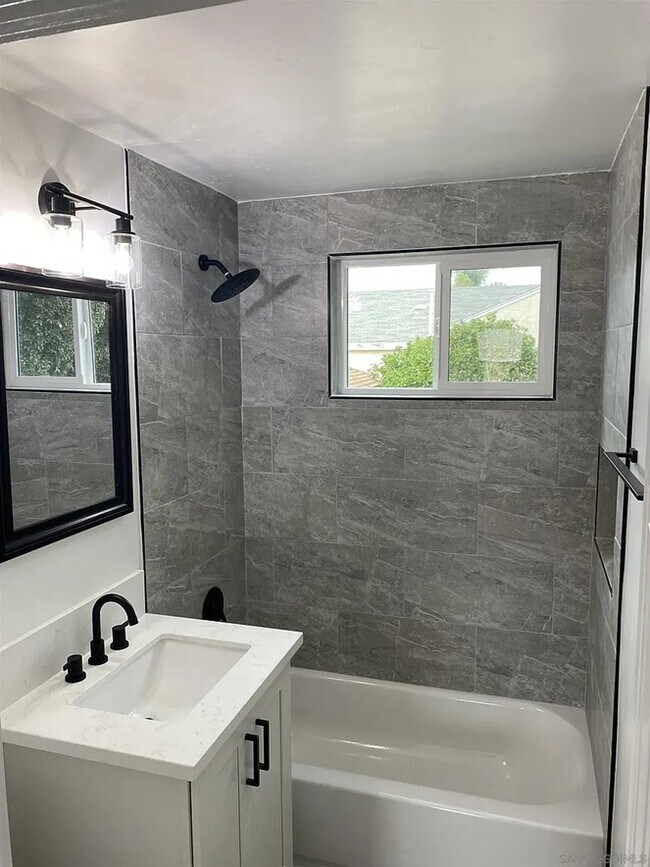 Foto del edificio - 6746 N Elman St