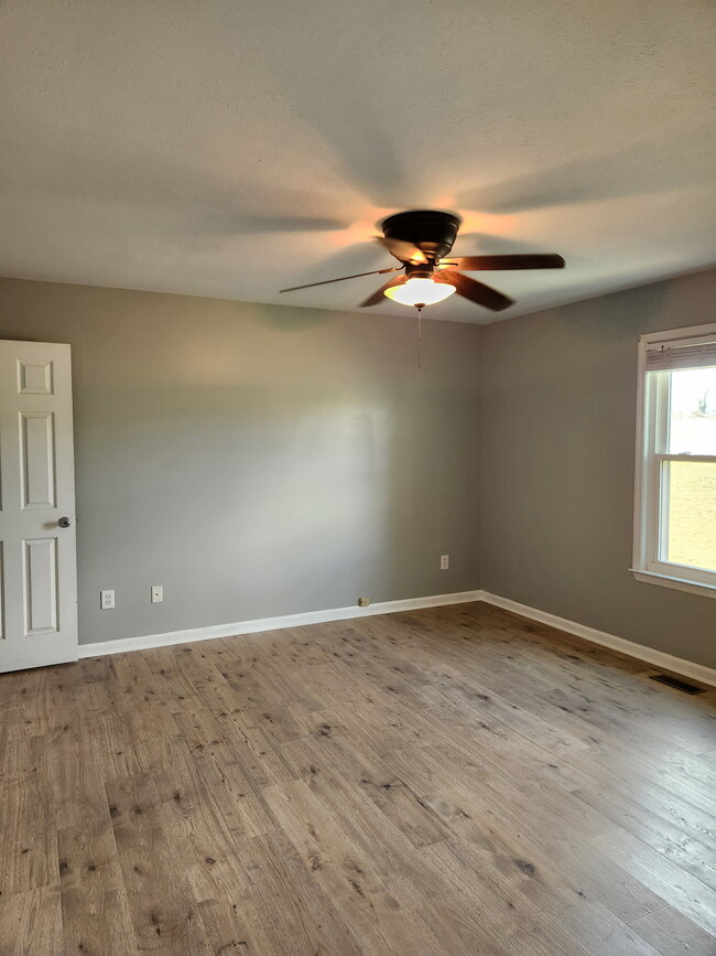 Building Photo - 1069 Pickle Rd