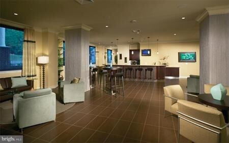 Foto del edificio - 2451 Midtown Ave