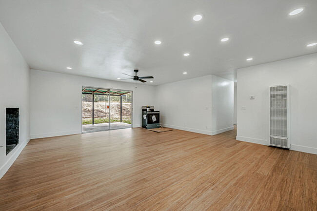 Building Photo - 6046 Reo Pl