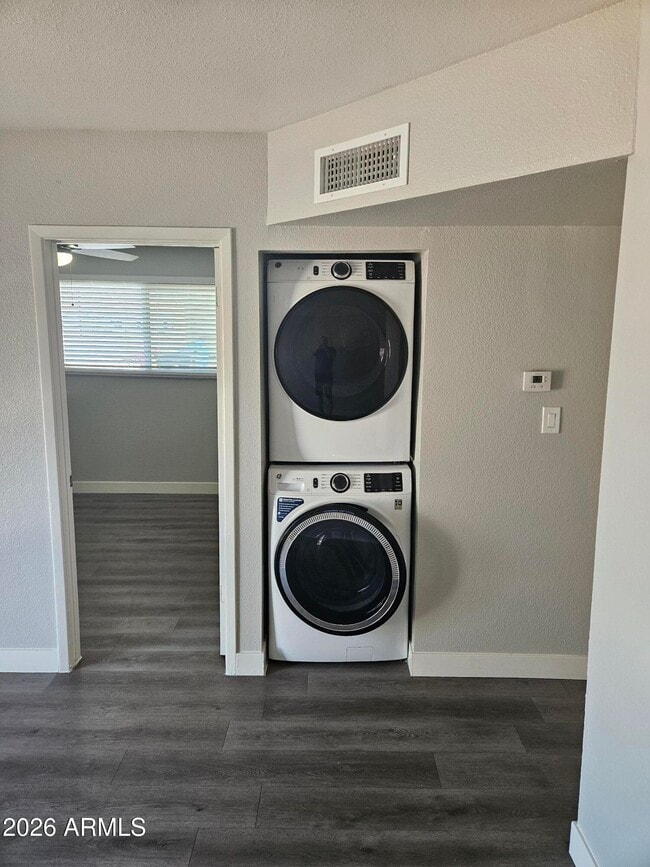 Foto del edificio - 1325 E Vista Ave