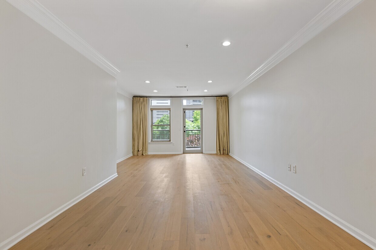 Photo - 3334 Peachtree Rd (Atlanta, GA)