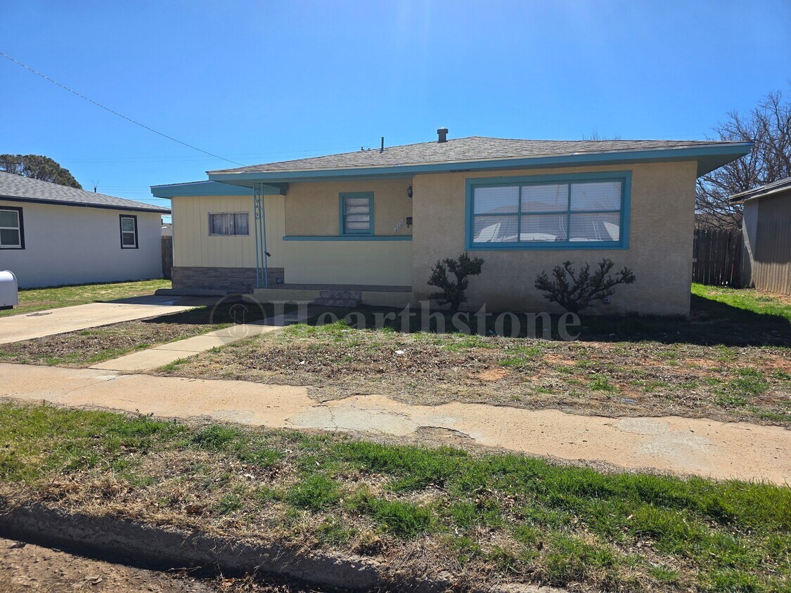 Primary Photo - 717 Sandia Dr