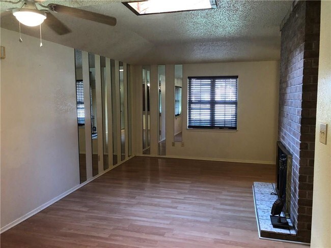 Foto del edificio - 1704 Dunn St