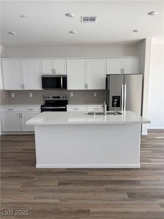 Foto del edificio - 4699 Woodland Ave