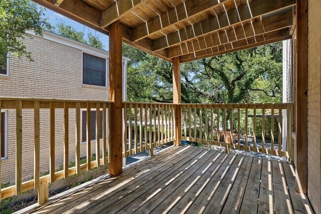 Building Photo - 914 E 32nd St