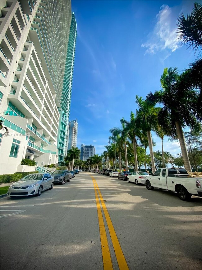 Building Photo - 1800 N Bayshore Dr