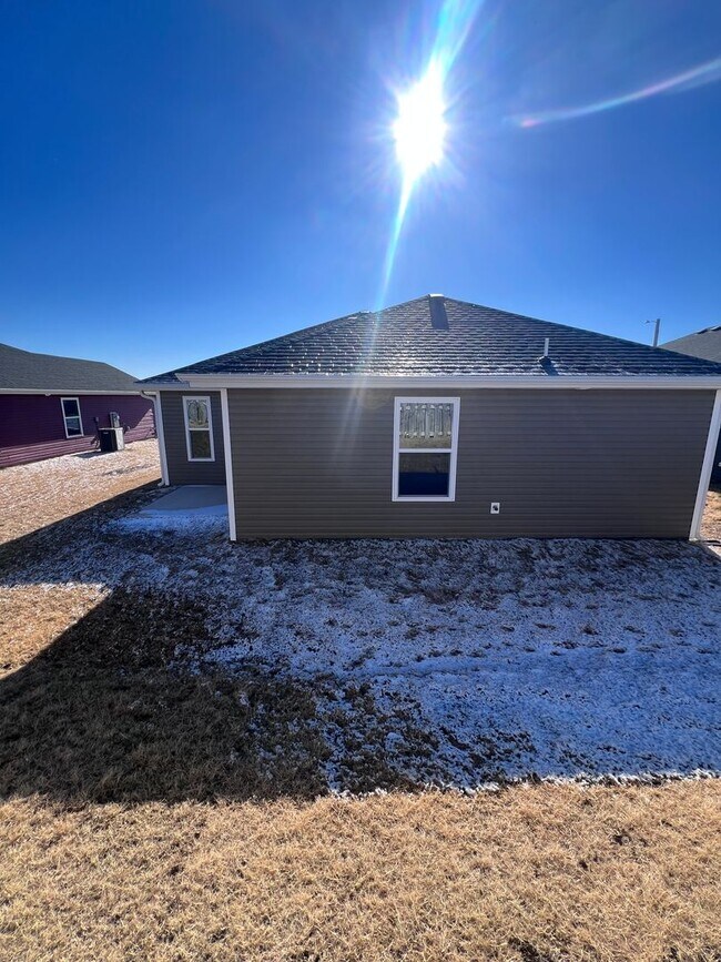 Foto del edificio - NEW 3 Bedroom Home In Duenweg! Move in TODAY!