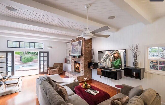 Family room - 10429 Wheatland Ave