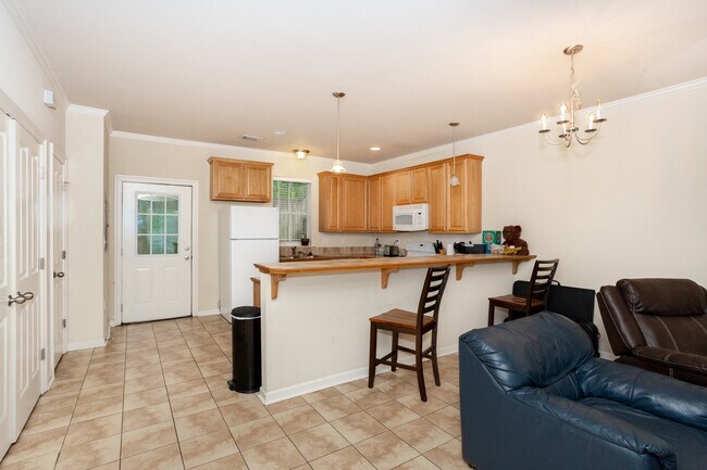 Building Photo - 2405 Brightside Dr