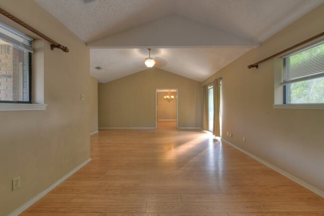 Foto del edificio - 1602 Muleshoe Dr