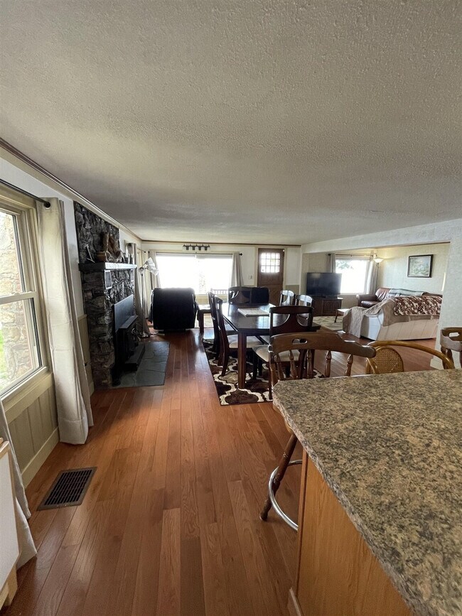 Foto del edificio - 123 Whites Point Rd