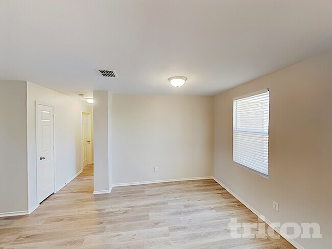 Foto del edificio - 2749 Ingram Cir