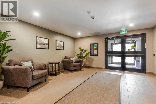 Photo du bâtiment - 456 Lorne Ave W