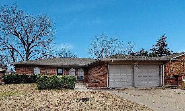 Building Photo - 1924 Briar Meadow Dr