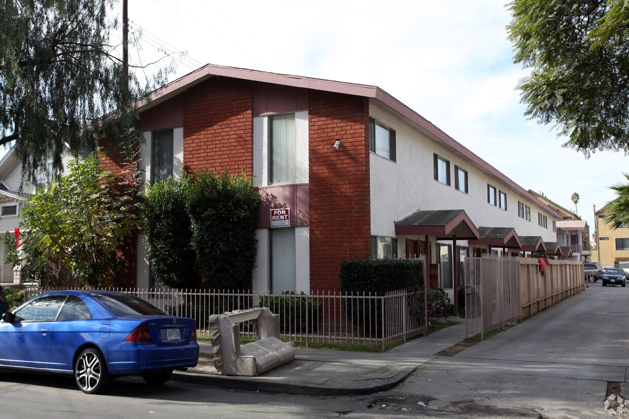 Primary Photo - 605 Walnut Ave