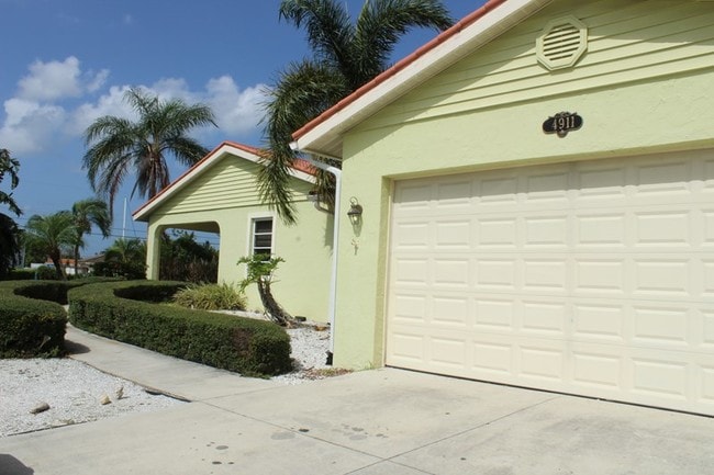 Building Photo - 4911 Palmetto Point Dr