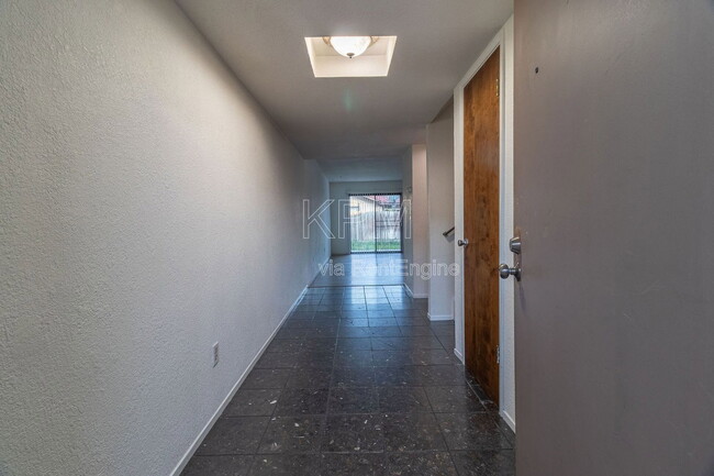 Building Photo - 5530 Sandpiper Ct
