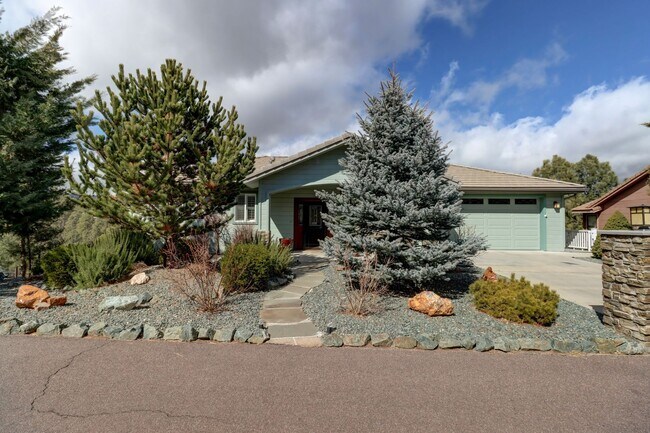 Building Photo - Incredible Home with Lake Views!