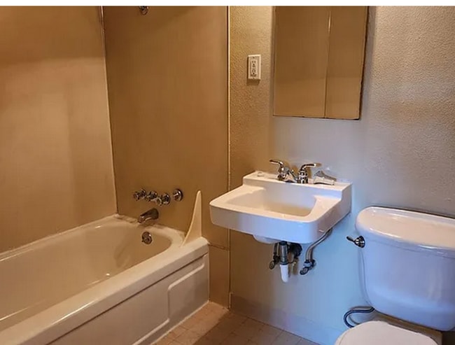 Building Photo - 2950wi