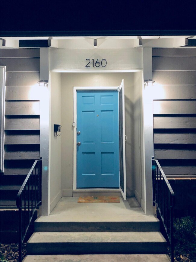Building Photo - 2160 Lernhart St