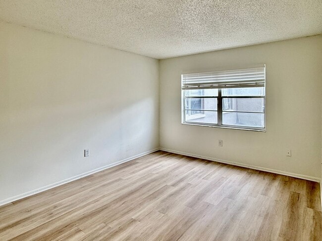 Interior Photo - Atlas at Bay Point