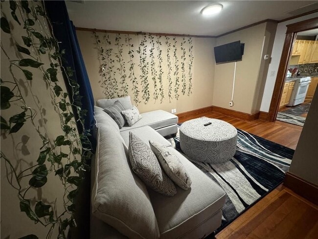 Building Photo - 2 Brook St