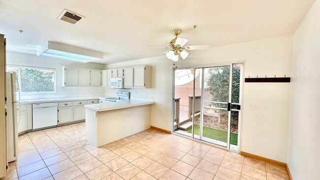 Building Photo - Lovely Two-Story Home in The Heights Overl...