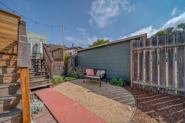 Building Photo - CENTRAL BERKELEY STUDIO APARTMENT FOR RENT...