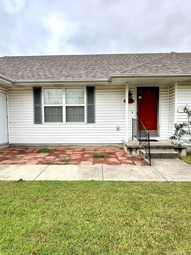 Building Photo - Ask about our Move in Special/ HALF off yo...