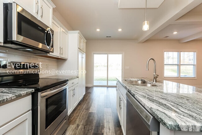 Building Photo - 637 Battery Ct